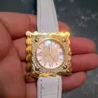 ساعة نسائية سويسرية