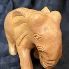 مجسم فيل من الخشب