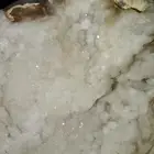 للبيع حجر فيه بلورات كريستال