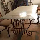 بيع مستعجل طاوله طعام مع خمسة كراسي زجاج للبيع