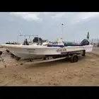 قارب للبيع