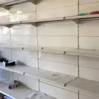 رفوف محل