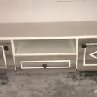 طاوله شاشه نظيفه