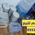 طناجر والصحون وعلب البلاستيك وعلب الزبالة