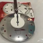 ساعة حائط على شكل غطا قدر تيربو ( توفر حبه واحده فقط)
