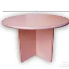طاولة خشبية دائرية
