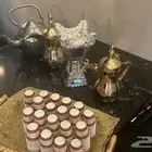 صباببين القهوه والشاهي رجال ونساء في أنحاء المملكه العربية