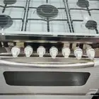 للبيع فرن غاز و كرسي سيارة 2 و كرسي هزاز و كرسي طعام