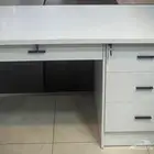 طاولة مكتب