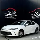 تويوتا كامري E استاندر 2025 لدى شركة الخضر للسيارات
