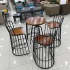 طاولات وكراسي بار