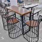 كراسي وطاولات بار