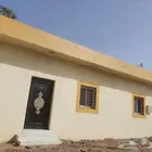 غرفة مع مطبخ ودورة مياه مفروشة وبلاطة للايجار