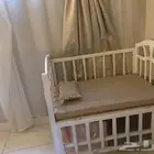 سرير اطفال ابيض
