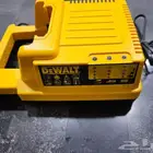 شاحن بطاريات DEWALT