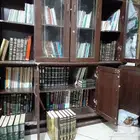 مكتبة كبيرة للبيع