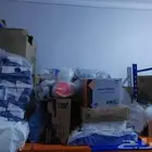مستلزمات مطعم (كراتين وبلاستيك) بسبب اقفال المطعم