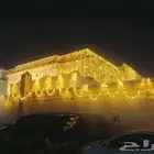 زينه كويتيه مع تزين الأشجار بيوت كافيهات وحديقة