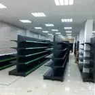 رفوف سوبر ماركت اسود أبيض