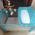 سرير أطفال و مرتبه و لعبة موسيقية