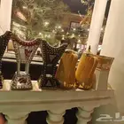 قهوجين وصبابين رجال ونساء كراسي طاولات مفارش زل ملكي