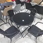 كراسي وطاولات