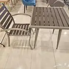 كراسي وطاولات خارجية