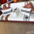 جلسة من الجلد الفاخر والخشب العريق