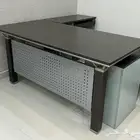 مكتب خشبي مع دولاب