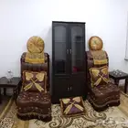 مكتبة عدد 2 بني واخضر وطاولتين