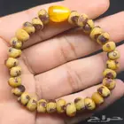 اسوارة من نواة التمر متوجه بالكهرمان الطبيعي