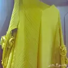 فستان جميل وحذاء للبيع
