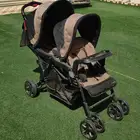 للبيع عربة أطفال مزدوجه من شركة جونيورز