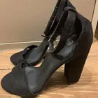 حذاء نسائي
