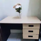 طاولة مكتبية