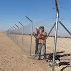تسوير المزارع والأراضي البيضاء وتركيب شبوك الملاعب