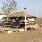 بيت شعر مع عازل مطر شبه نضيف