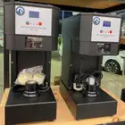 ماكينة تغليف علب المشروبات وكبس علب الكانز