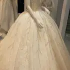 فستان زفاف شبه جديد مع طرحه طويله بدون جيبون