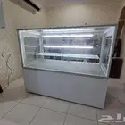 طاولة عرض زجاجية مضيئة