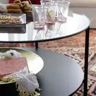طاولة من ايكيا