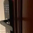 شقة مؤثثة بالكامل بديكور عصري وراقي للإيجار السنوي