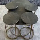 طاولات تقديم نظيفة