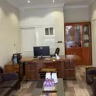 مكتب لتقبيل بكامل ملحقاته