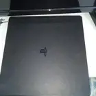 سوني 4 للبيع مع يد سوني اصليه