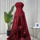 فستان أحمر طويل