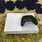 اكس بوكس مع اليد و الاسلاك و الجهاز نضيف لايشكو من شي