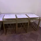طاوله للبيع مع3 خدمه شبه جديده