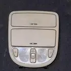 مربع القير وايضا  مربع الإضاءة الداخلية مع ازرار فتحة السقف