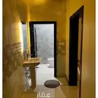 شقة جديدة بمخطط العنزي 3 غرفه مكيفة والمطبخ راكب